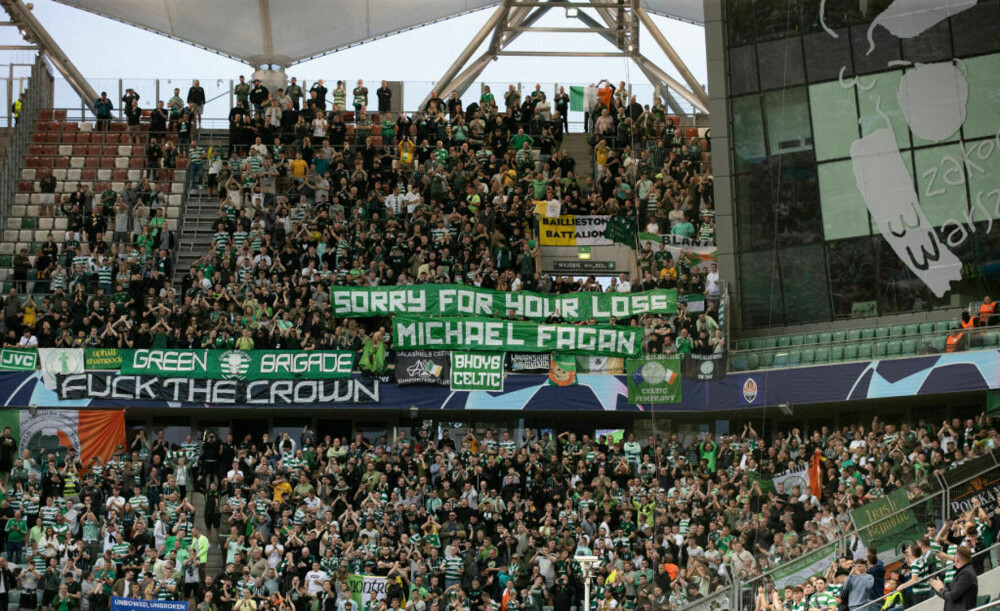 Fanii lui Celtic și-au bătut joc de moartea reginei Elisabeta cu bannere jignitoare, în Liga Campionilor | GALERIE FOTO - Imaginea 4