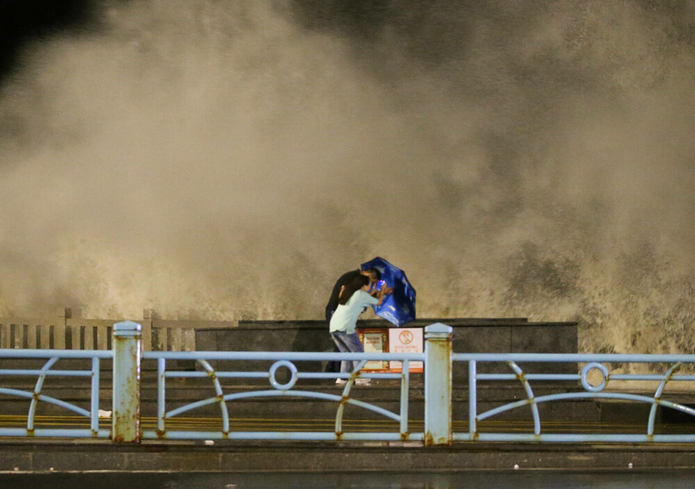 Taifunul Muifa a lovit China. Peste un milion de persoane, evacuate | GALERIE FOTO - Imaginea 10