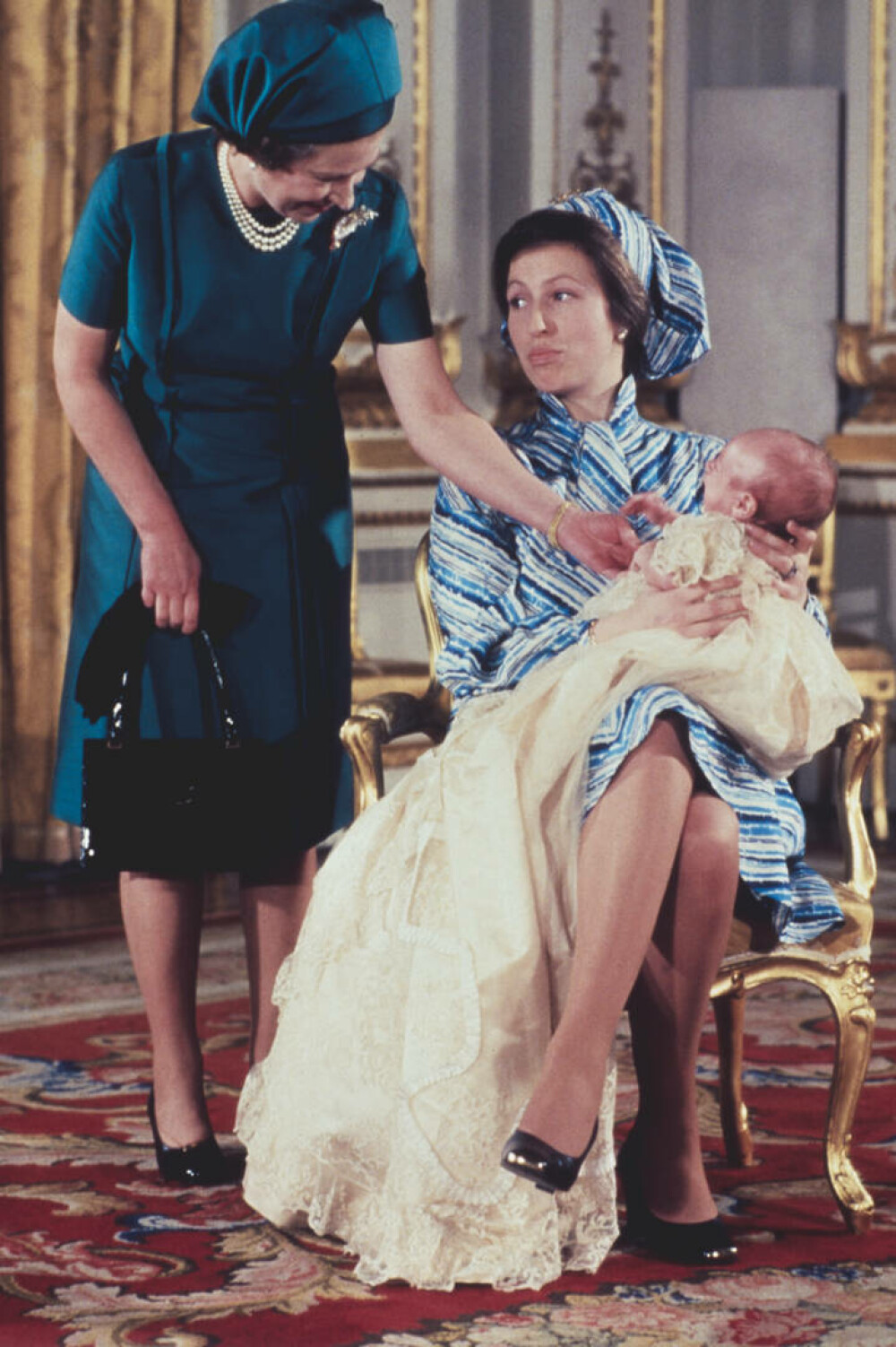 Prințesa Anne, singura fiică a reginei Elisabeta a II-a. Cine este discreta prezență feminină îmbrăcată în uniformă militară - Imaginea 10