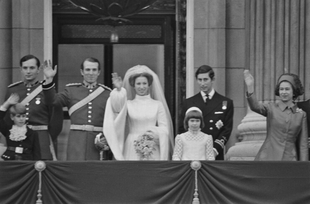 Prințesa Anne, singura fiică a reginei Elisabeta a II-a. Cine este discreta prezență feminină îmbrăcată în uniformă militară - Imaginea 6