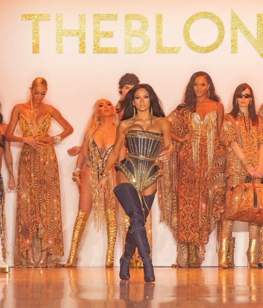 New York Fashion Week: Spectacolul „Blondelor” în cea mai sexy colecție de primăvară/vară a anului 2022 | GALERIE FOTO - Imaginea 21