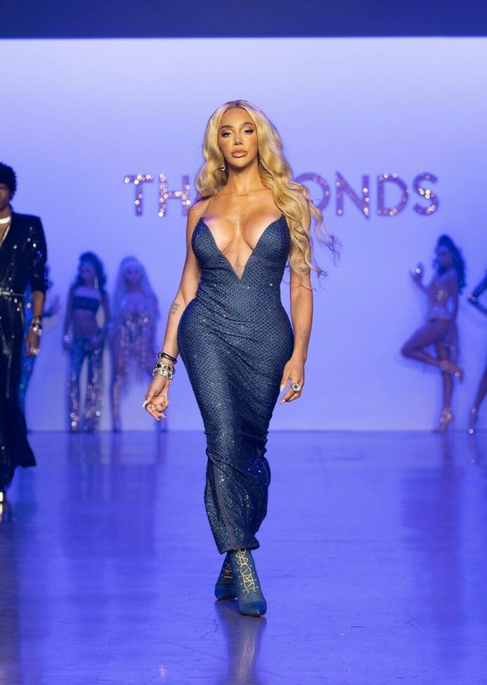 New York Fashion Week: Spectacolul „Blondelor” în cea mai sexy colecție de primăvară/vară a anului 2022 | GALERIE FOTO - Imaginea 26