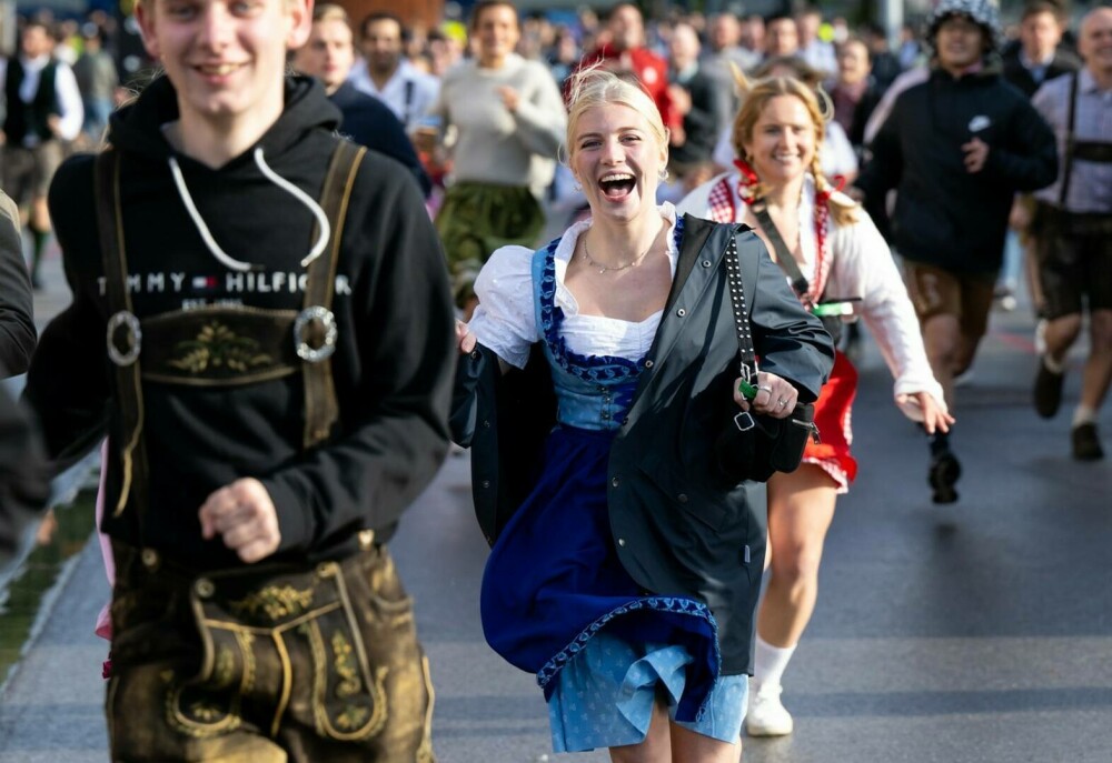 Festivalul berii „Oktoberfest” revine în Munchen după o pauză de doi ani | GALERIE FOTO - Imaginea 14