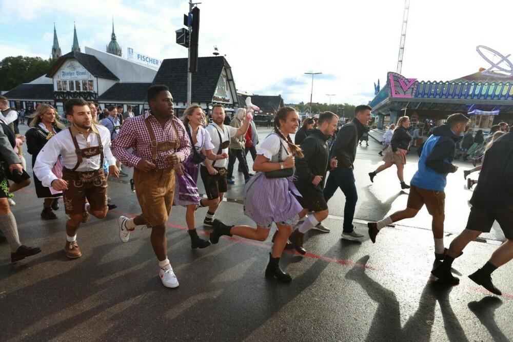 Festivalul berii „Oktoberfest” revine în Munchen după o pauză de doi ani | GALERIE FOTO - Imaginea 12