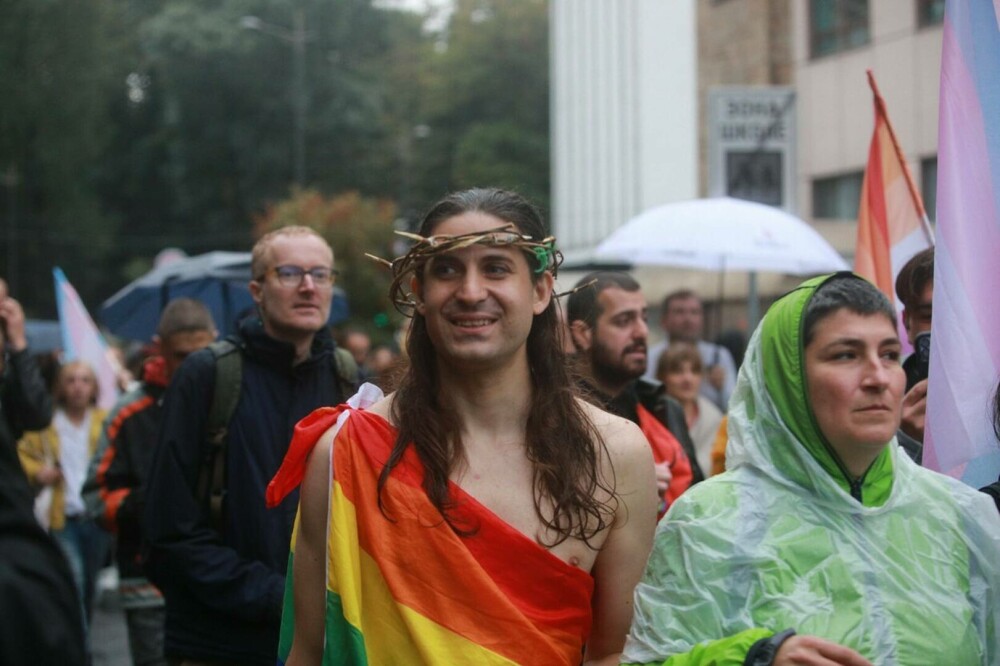 Incidente grave la Belgrad la marșul LGBTQ, organizat în ciuda interdicției autorităților. GALERIE FOTO și VIDEO - Imaginea 13