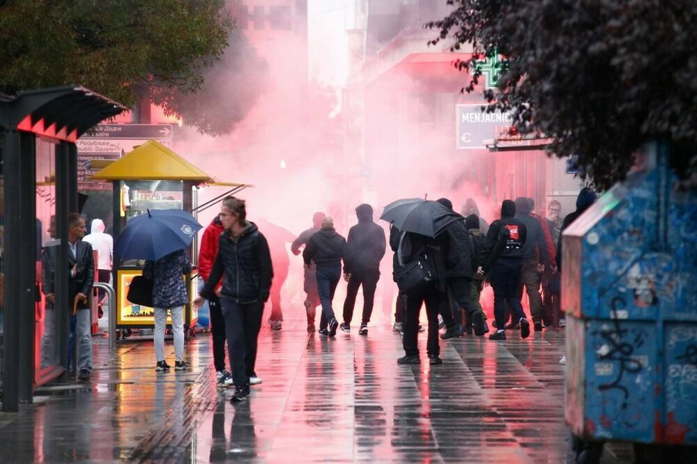 Incidente grave la Belgrad la marșul LGBTQ, organizat în ciuda interdicției autorităților. GALERIE FOTO și VIDEO - Imaginea 4
