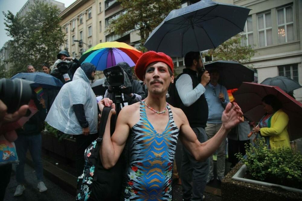 Incidente grave la Belgrad la marșul LGBTQ, organizat în ciuda interdicției autorităților. GALERIE FOTO și VIDEO - Imaginea 6