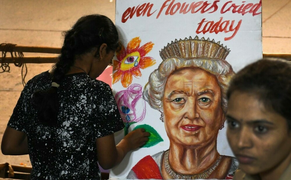 Artiști din întreaga lume îi aduc omagii Reginei Elisabeta a II-a | GALERIE FOTO - Imaginea 7