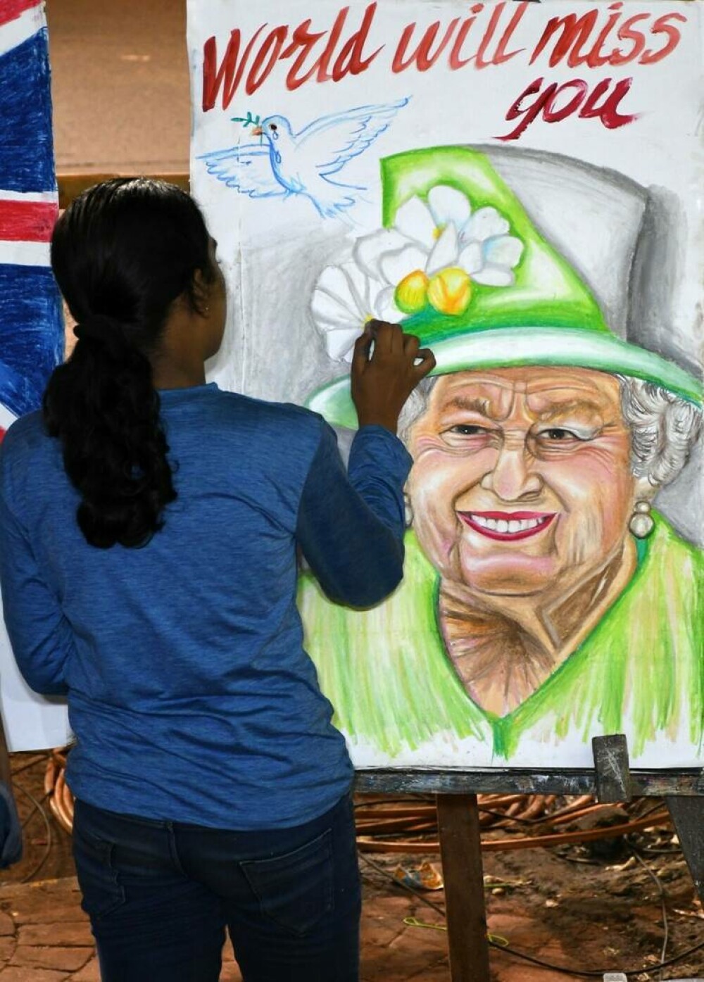 Artiști din întreaga lume îi aduc omagii Reginei Elisabeta a II-a | GALERIE FOTO - Imaginea 3