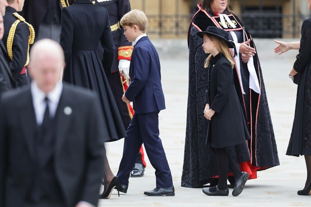 Primele imagini cu membrii Familiei Regale la înmormântarea reginei Elisabeta a II-a – GALERIE FOTO - Imaginea 11