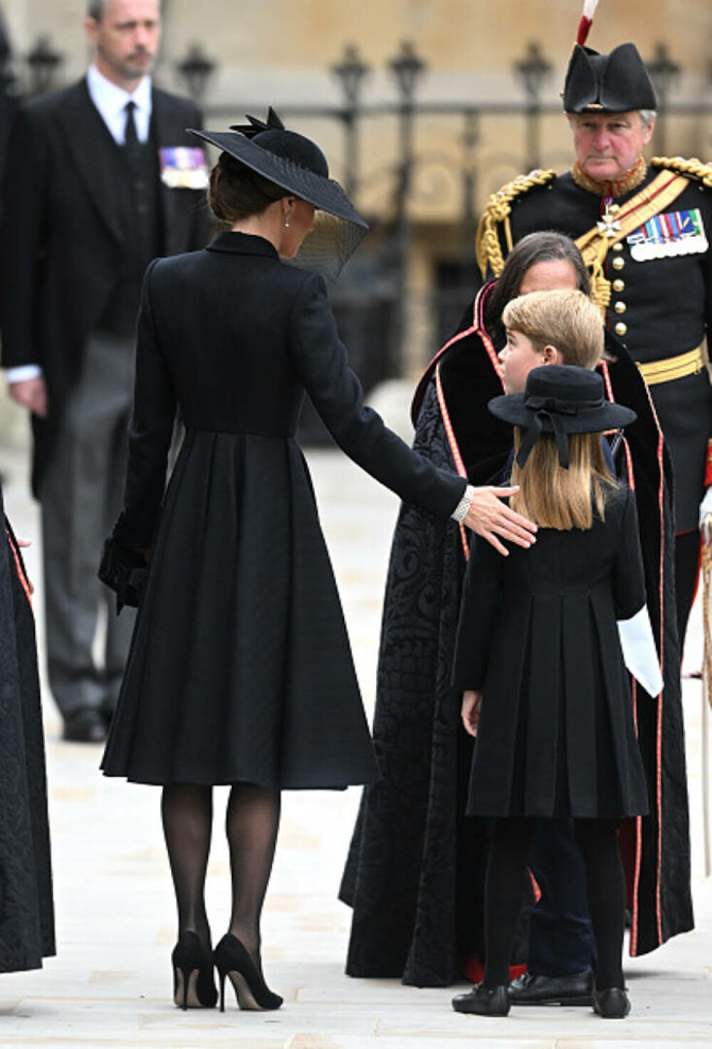 Prinţul George şi prinţesa Charlotte, la înmormântarea străbunicii lor, Regina Elisabeta a II-a | FOTO - Imaginea 22
