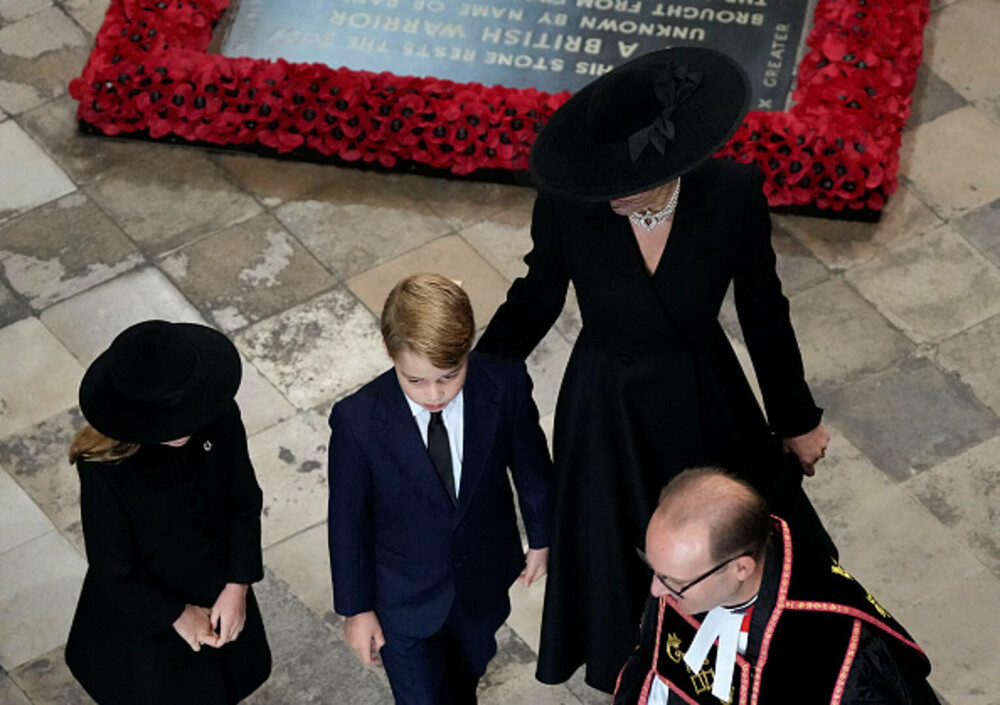Prinţul George şi prinţesa Charlotte, la înmormântarea străbunicii lor, Regina Elisabeta a II-a | FOTO - Imaginea 13