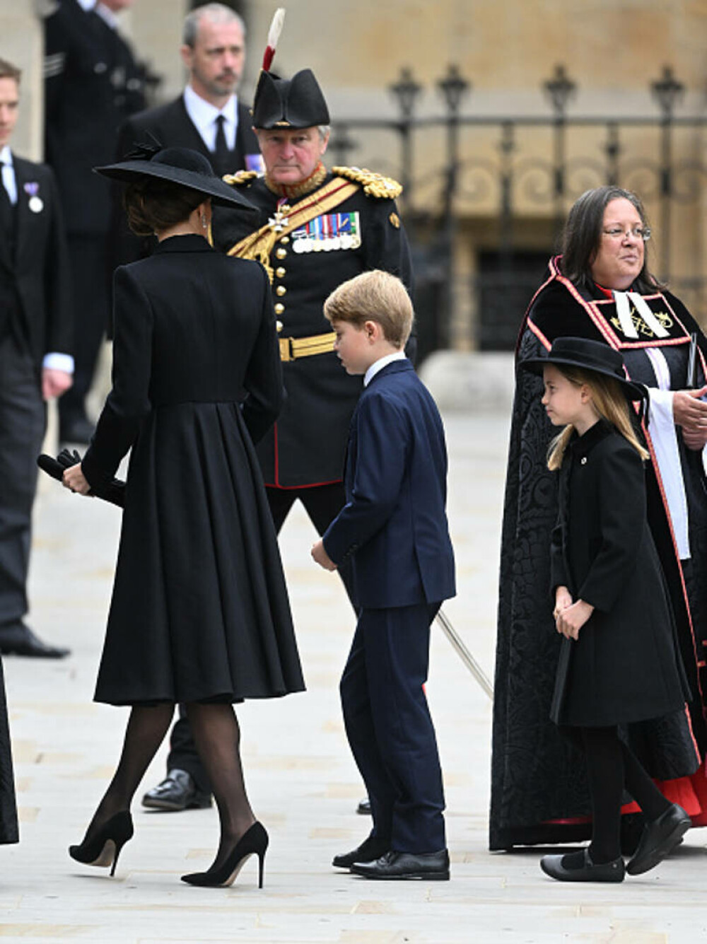 Prinţul George şi prinţesa Charlotte, la înmormântarea străbunicii lor, Regina Elisabeta a II-a | FOTO - Imaginea 10