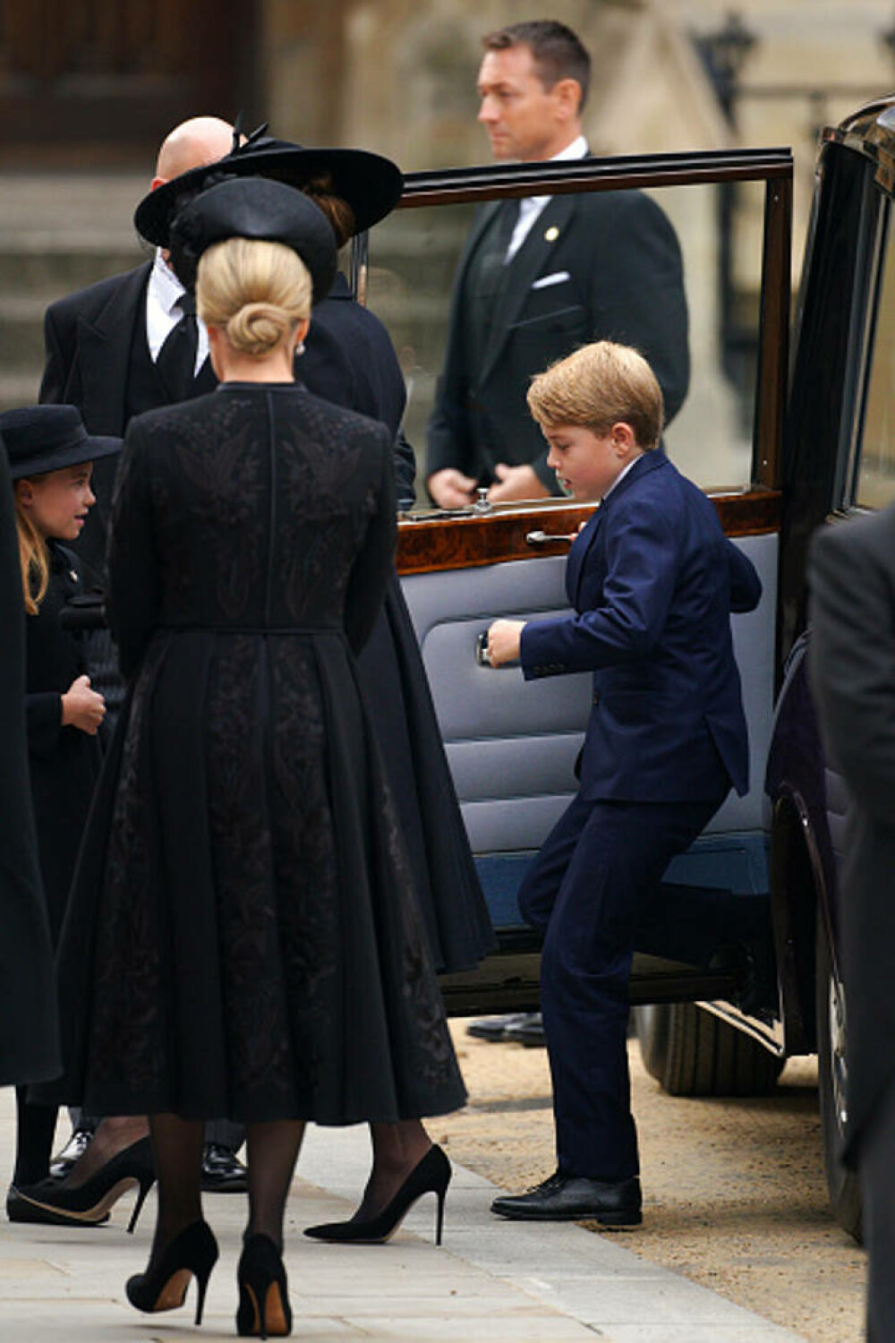 Prinţul George şi prinţesa Charlotte, la înmormântarea străbunicii lor, Regina Elisabeta a II-a | FOTO - Imaginea 8