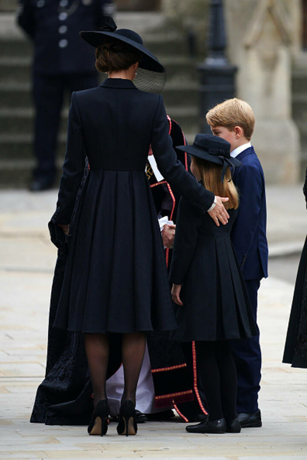 Prinţul George şi prinţesa Charlotte, la înmormântarea străbunicii lor, Regina Elisabeta a II-a | FOTO - Imaginea 3