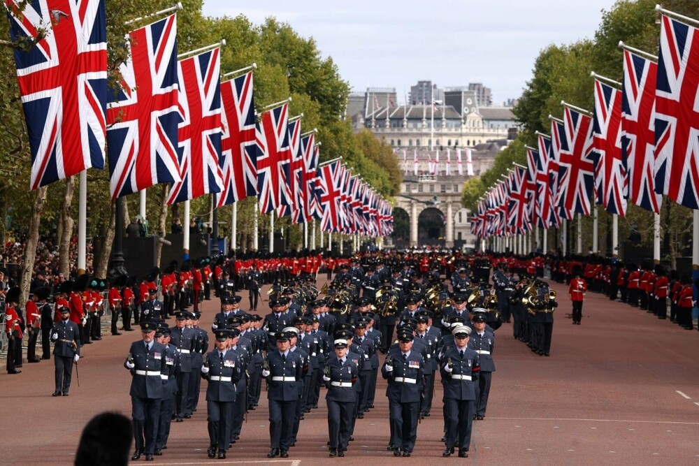 Funeraliile Reginei Elisabeta a II-a. De ce sunt atât de multe uniforme militare la ceremonii - Imaginea 4