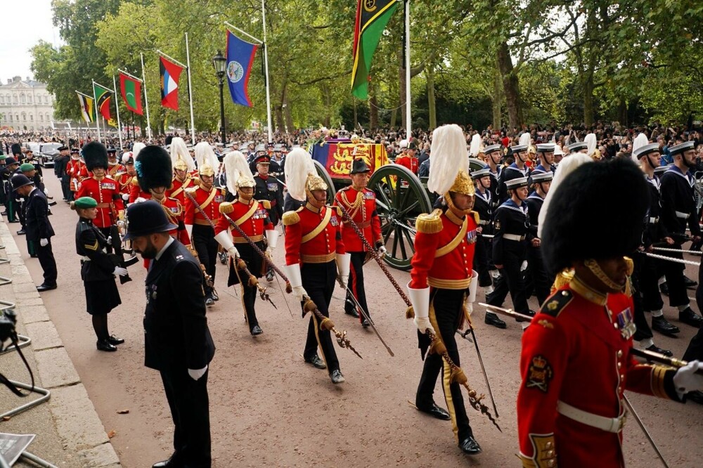 Funeraliile Reginei Elisabeta a II-a. De ce sunt atât de multe uniforme militare la ceremonii - Imaginea 5