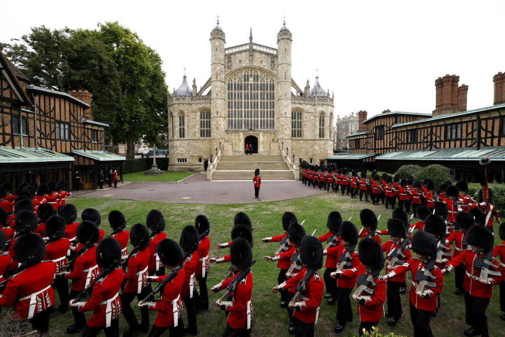 Cum arată capela de la Windsor, locul în care va fi înmormântată regina Elisabeta a II-a | GALERIE FOTO - Imaginea 15