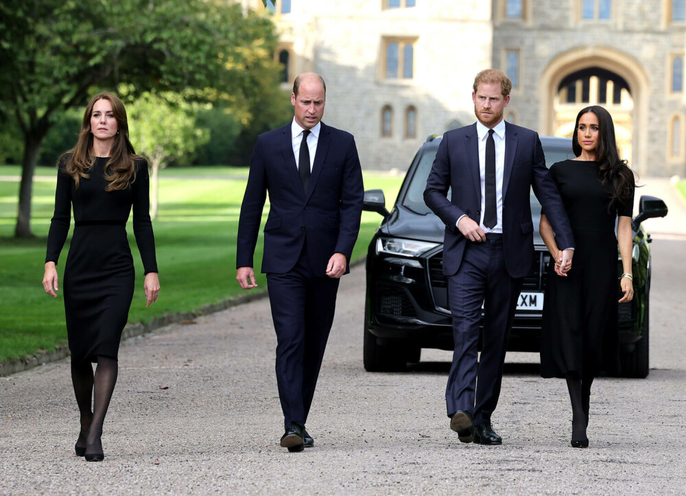 Ținuta lui Kate Middleton de la funeraliile reginei Elisabeta a II-a. Prințesa a purtat un colier special | GALERIE FOTO - Imaginea 1