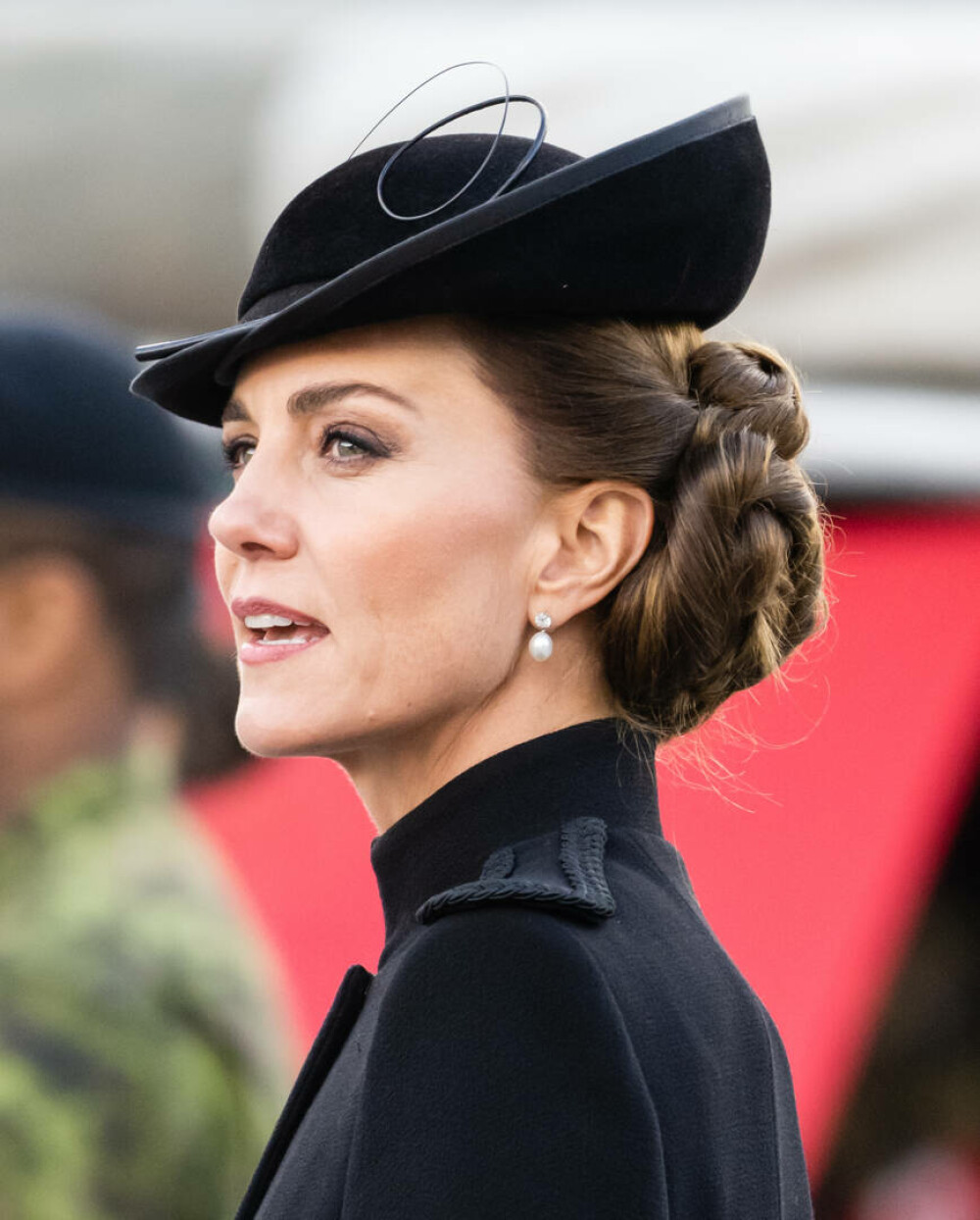 Ținuta lui Kate Middleton de la funeraliile reginei Elisabeta a II-a. Prințesa a purtat un colier special | GALERIE FOTO - Imaginea 3