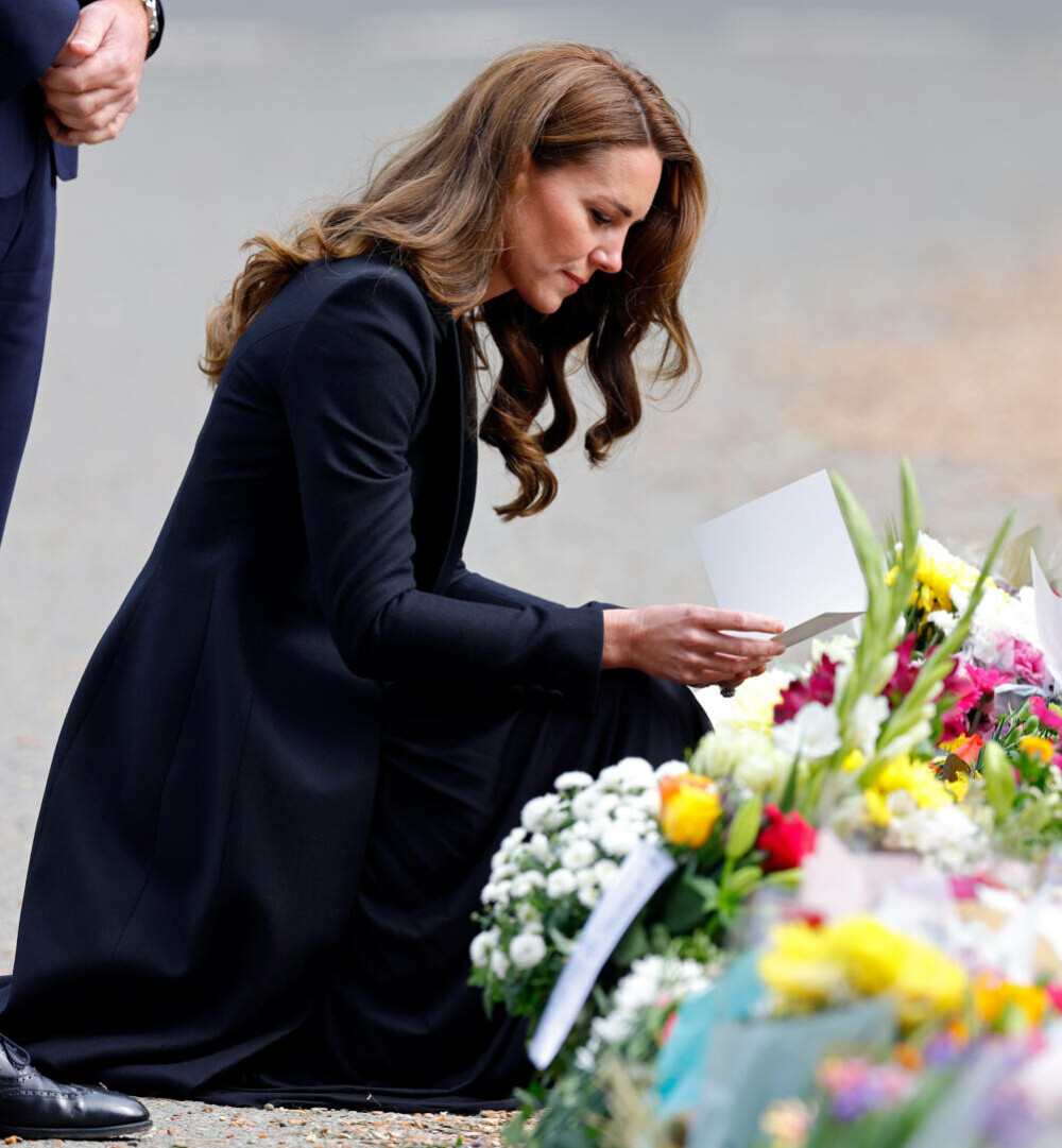 Ținuta lui Kate Middleton de la funeraliile reginei Elisabeta a II-a. Prințesa a purtat un colier special | GALERIE FOTO - Imaginea 8
