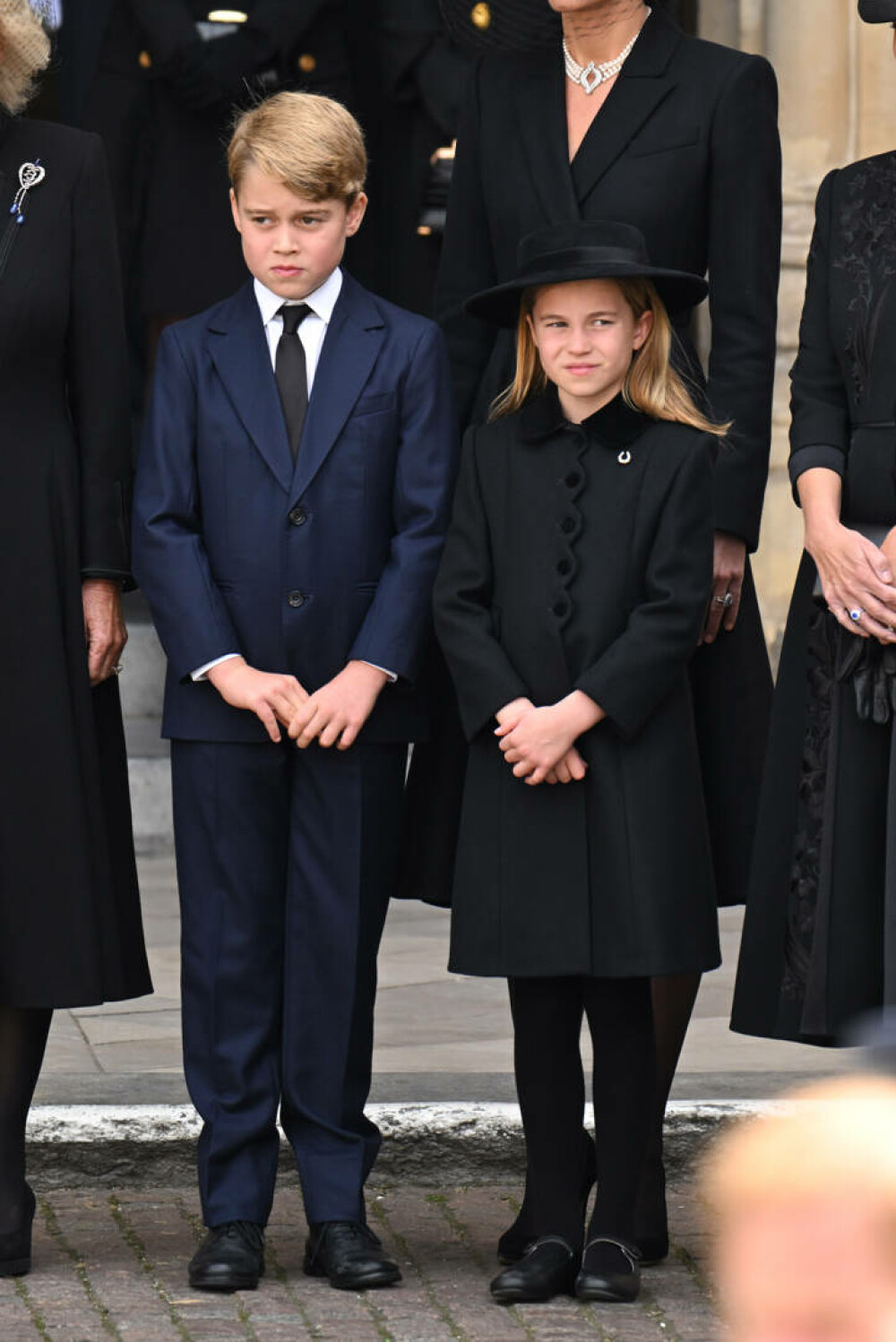 Prințul George, îmbrăcat diferit la înmormântarea Reginei Elisabeta. Care este motivul pentru care nu a purtat negru | FOTO - Imaginea 4