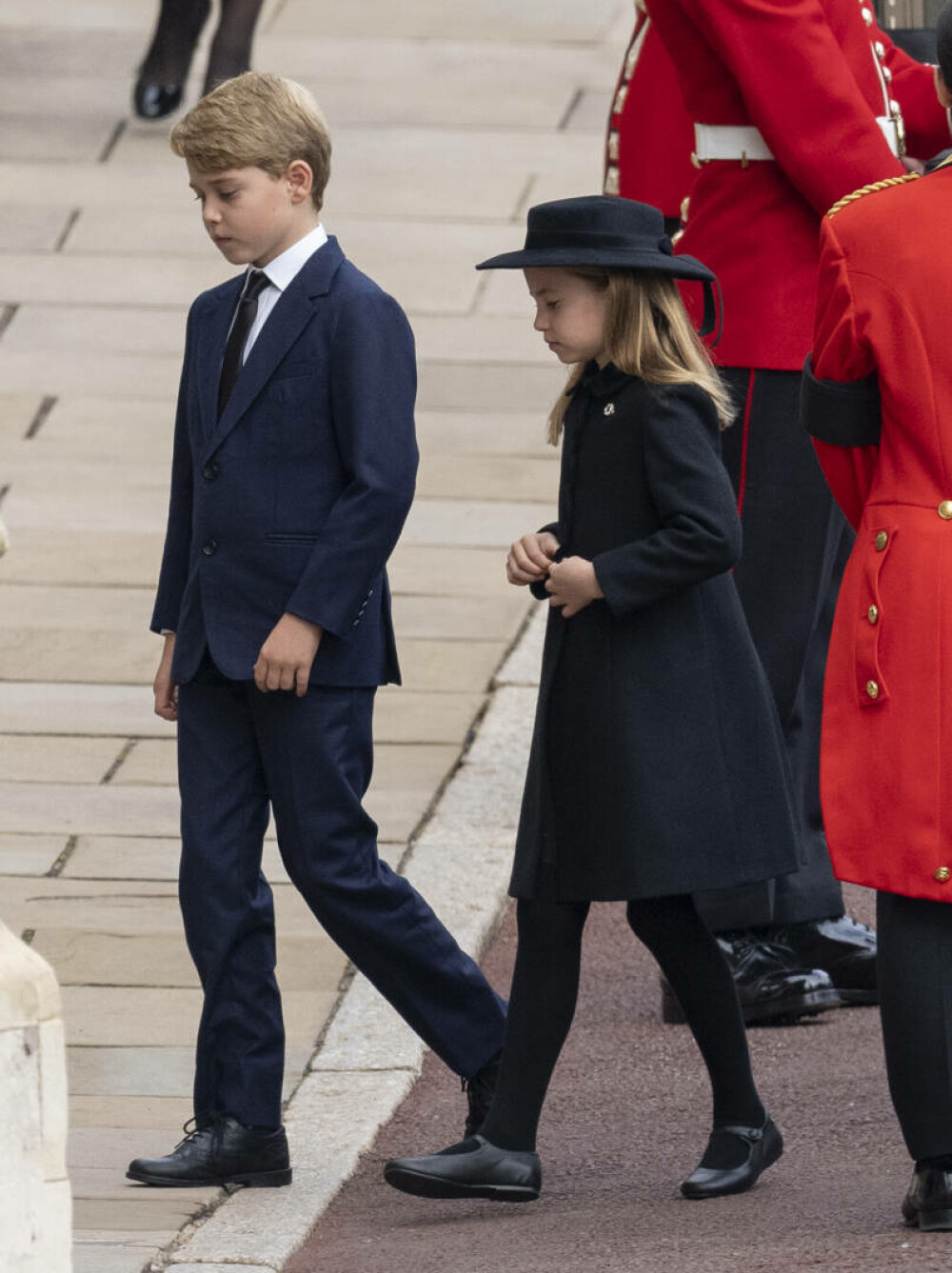 Prințesa Charlotte și Prințul George au izbucnit în lacrimi la funeraliile Reginei. De ce a lipsit Prințul Louis | FOTO - Imaginea 18