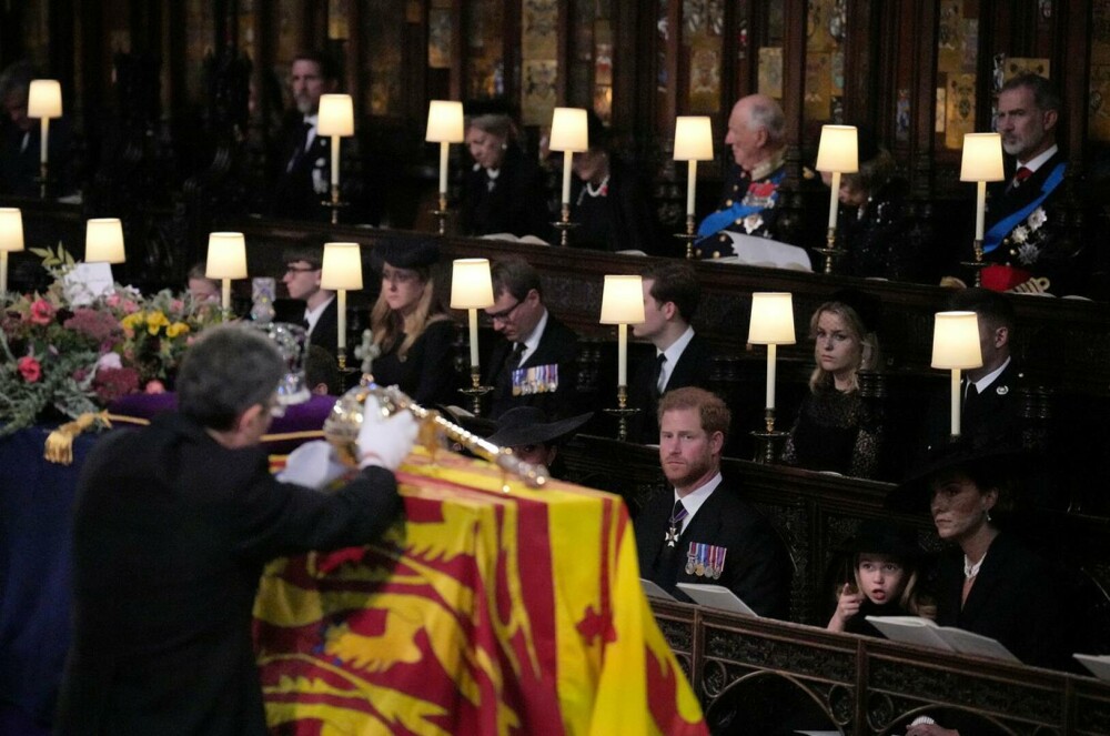 The Guardian: William și Harry au evitat orice interacțiune la înmormântarea Reginei Elisabeta a II-a | GALERIE FOTO - Imaginea 5