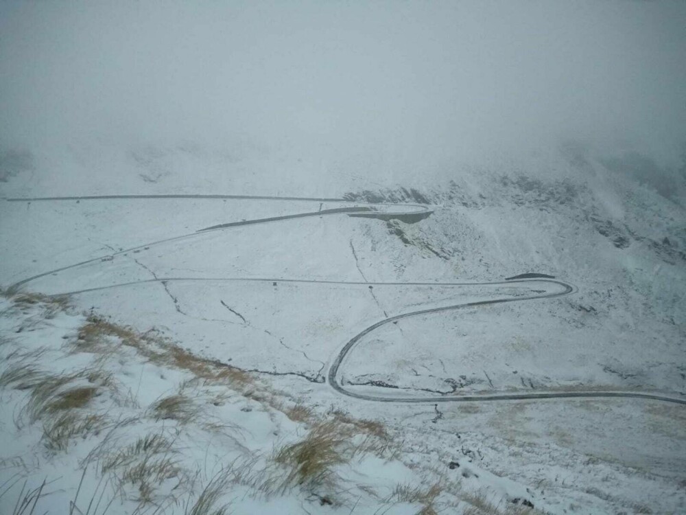 Ninsori abundente la munte. În Munții Călimani stratul de zăpadă a ajuns la 14 centimetri VIDEO, GALERIE FOTO - Imaginea 6