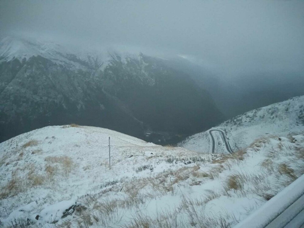 Ninsori abundente la munte. În Munții Călimani stratul de zăpadă a ajuns la 14 centimetri VIDEO, GALERIE FOTO - Imaginea 1