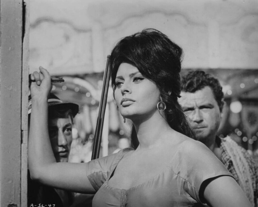 Sophia Loren împlinește 91 de ani. A cucerit Hollywoodul și a devenit simbolul cinematografiei italiene clasice. GALERIE FOTO - Imaginea 72