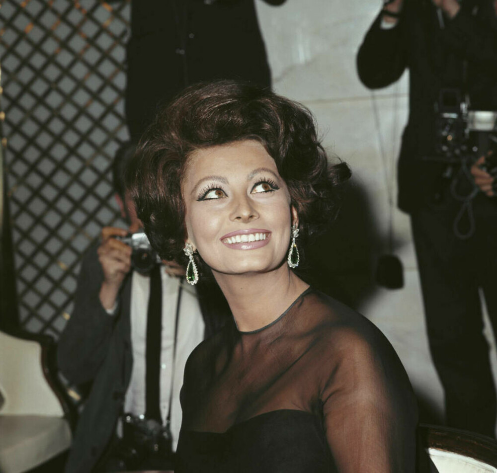 Sophia Loren împlinește 91 de ani. A cucerit Hollywoodul și a devenit simbolul cinematografiei italiene clasice. GALERIE FOTO - Imaginea 68