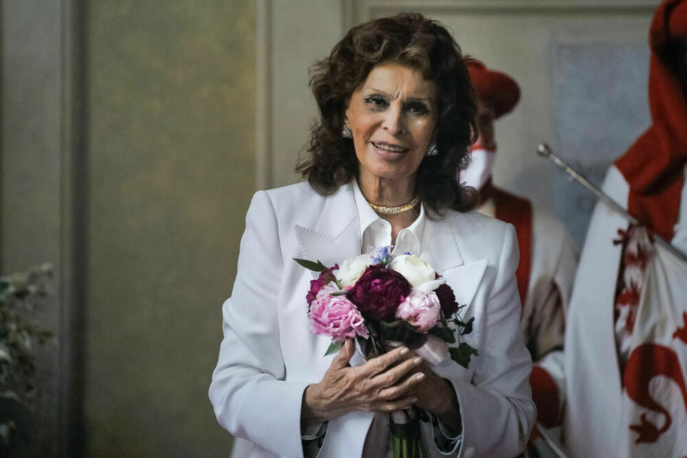 Sophia Loren împlinește 91 de ani. A cucerit Hollywoodul și a devenit simbolul cinematografiei italiene clasice. GALERIE FOTO - Imaginea 57