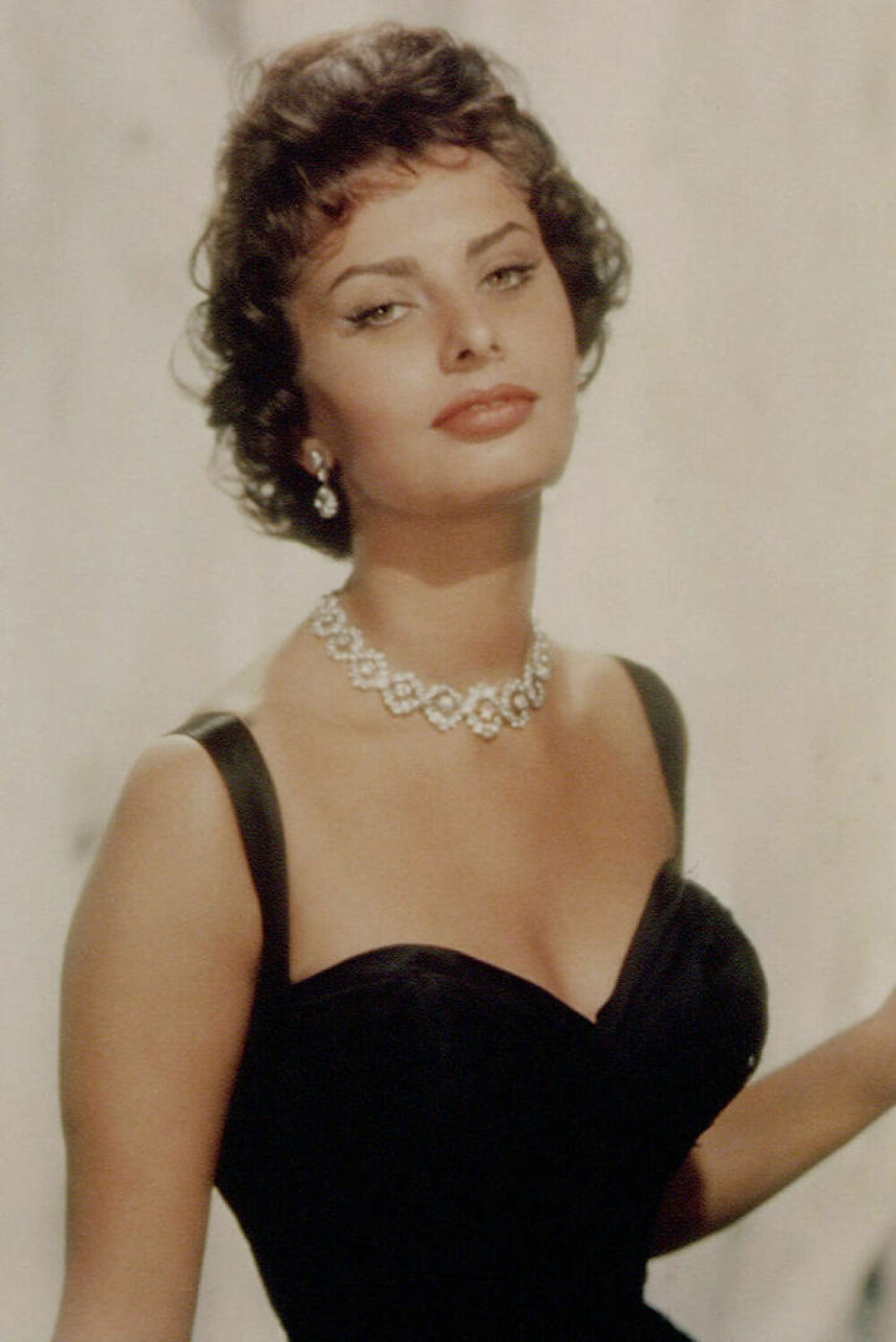 Sophia Loren împlinește 91 de ani. A cucerit Hollywoodul și a devenit simbolul cinematografiei italiene clasice. GALERIE FOTO - Imaginea 55