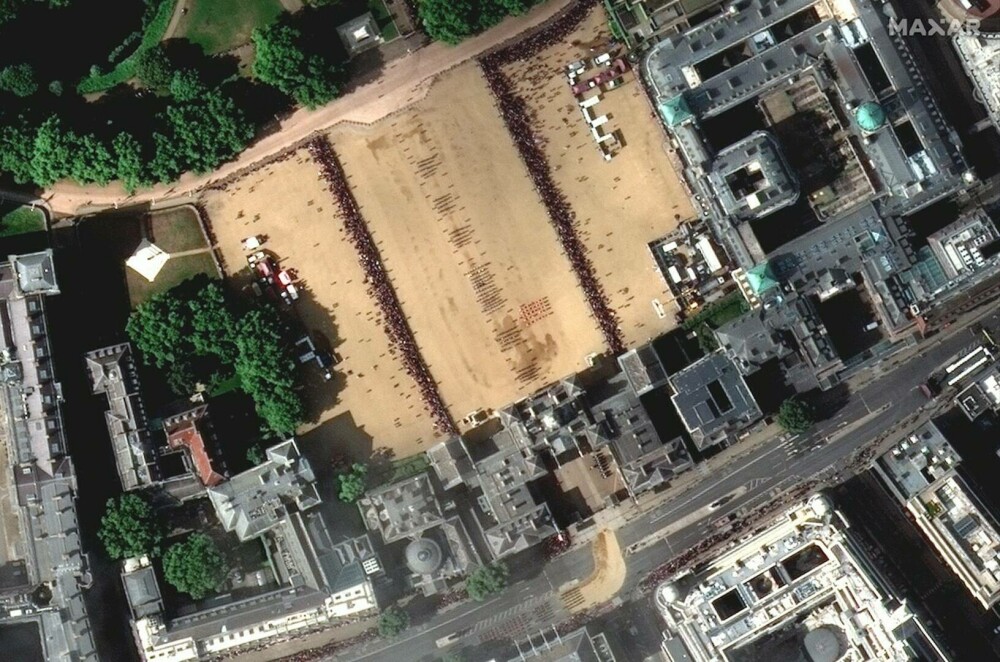 Cum s-a văzut din satelit înmormântarea reginei Elisabeta a II-a. GALERIE FOTO - Imaginea 4