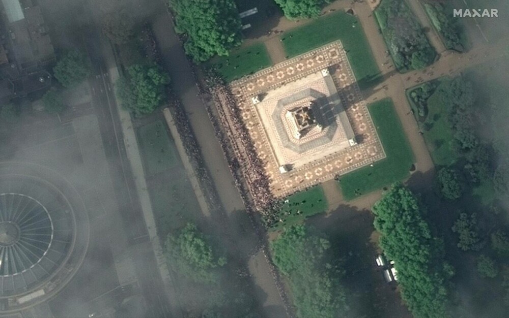 Cum s-a văzut din satelit înmormântarea reginei Elisabeta a II-a. GALERIE FOTO - Imaginea 1
