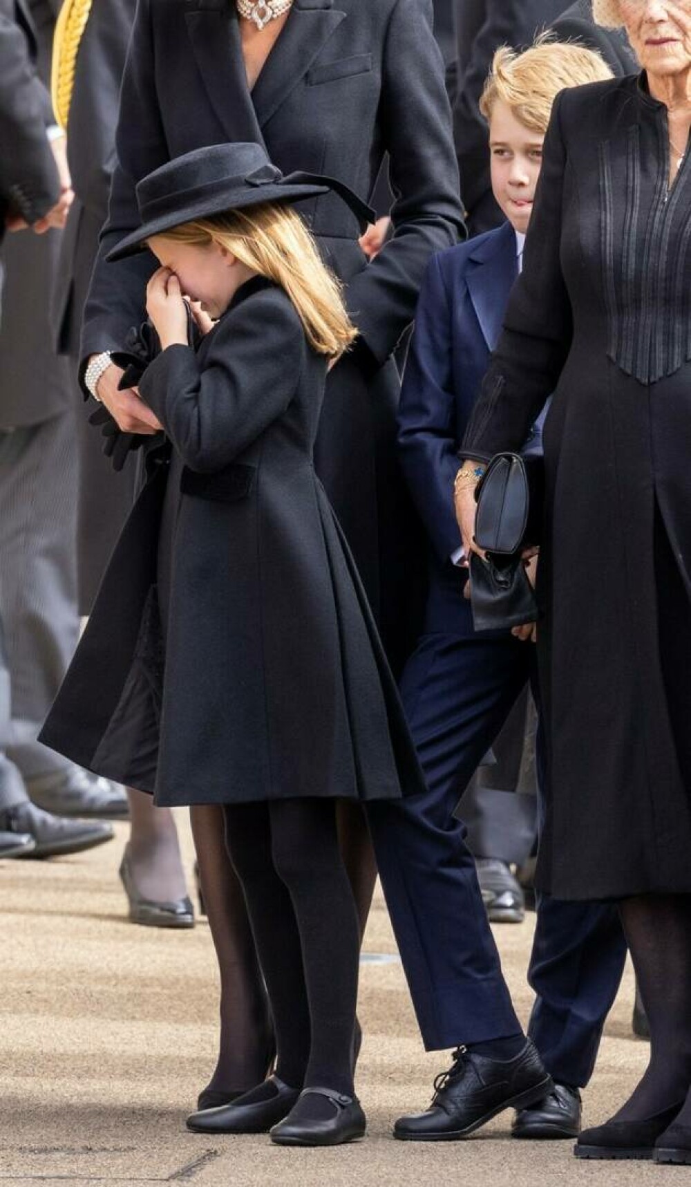 Prințesa Charlotte și Prințul George au izbucnit în lacrimi la funeraliile Reginei. De ce a lipsit Prințul Louis | FOTO - Imaginea 20