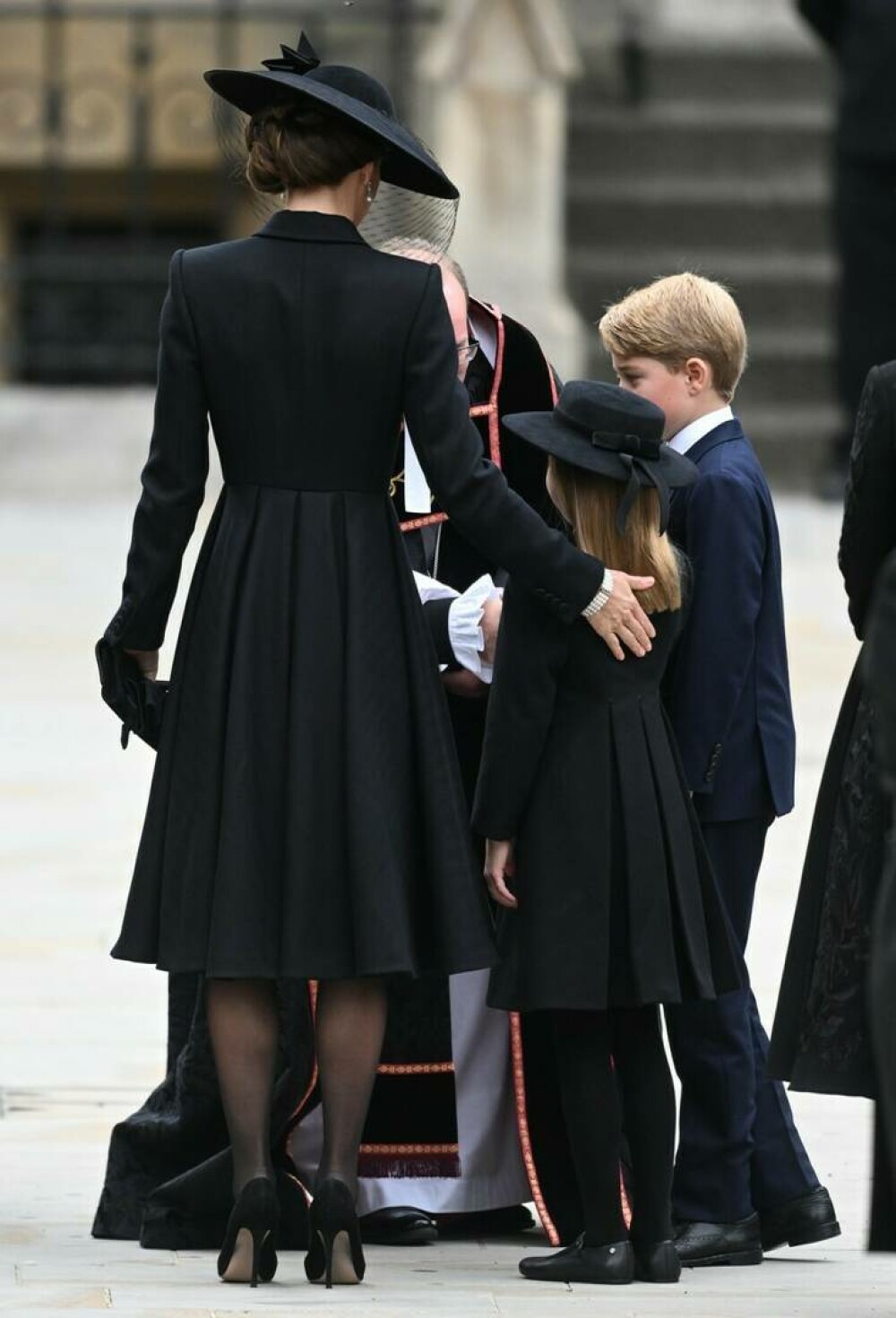 Prințesa Charlotte și Prințul George au izbucnit în lacrimi la funeraliile Reginei. De ce a lipsit Prințul Louis | FOTO - Imaginea 12