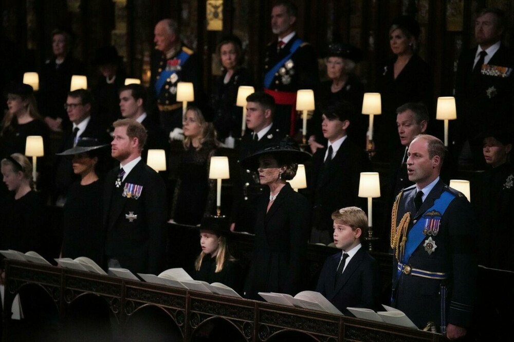 Prințesa Charlotte și Prințul George au izbucnit în lacrimi la funeraliile Reginei. De ce a lipsit Prințul Louis | FOTO - Imaginea 8