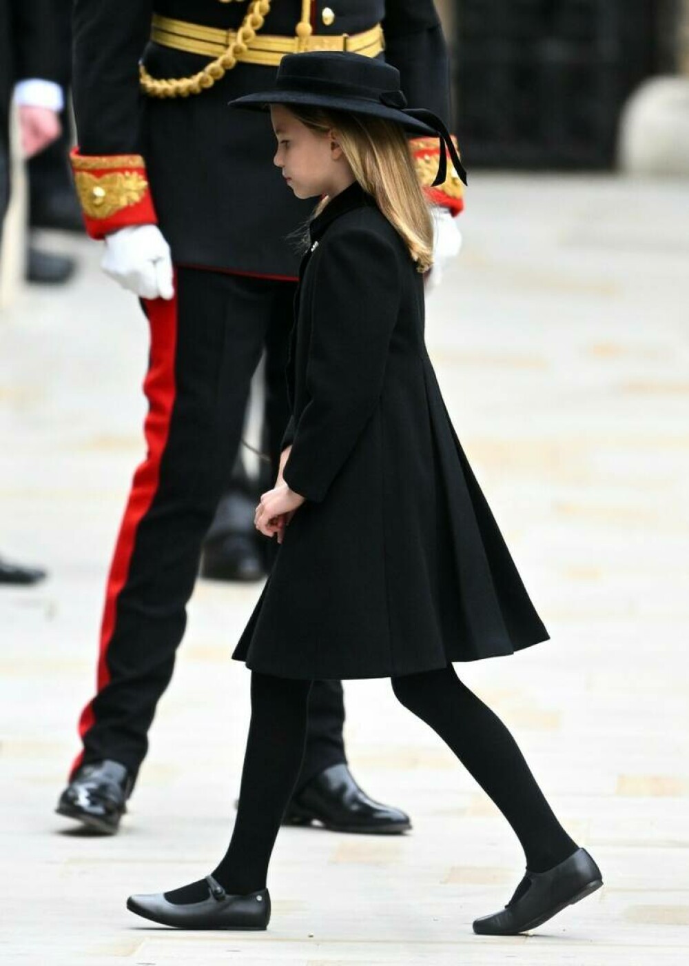 Prințesa Charlotte și Prințul George au izbucnit în lacrimi la funeraliile Reginei. De ce a lipsit Prințul Louis | FOTO - Imaginea 6
