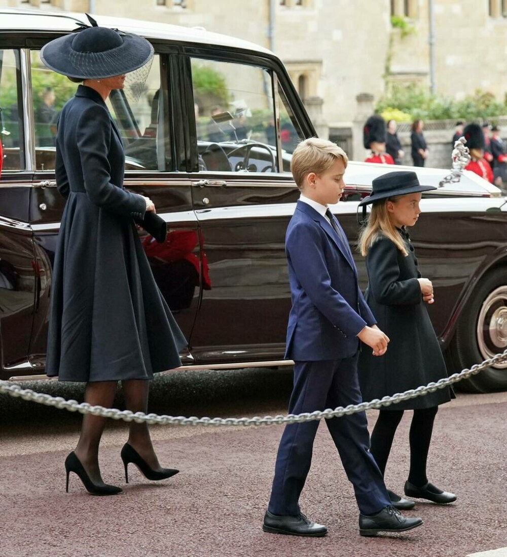Prințesa Charlotte și Prințul George au izbucnit în lacrimi la funeraliile Reginei. De ce a lipsit Prințul Louis | FOTO - Imaginea 5