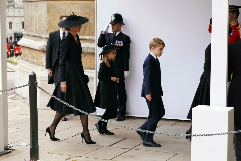 Prințesa Charlotte și Prințul George au izbucnit în lacrimi la funeraliile Reginei. De ce a lipsit Prințul Louis | FOTO - Imaginea 4