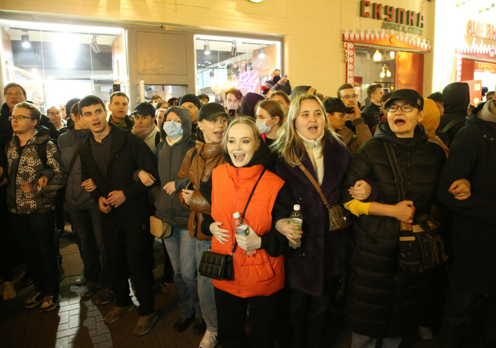 GALERIE FOTO. Rușii nu vor războiul lui Putin. Proteste în peste 30 de orașe din Rusia, după anunțul de mobilizare - Imaginea 27