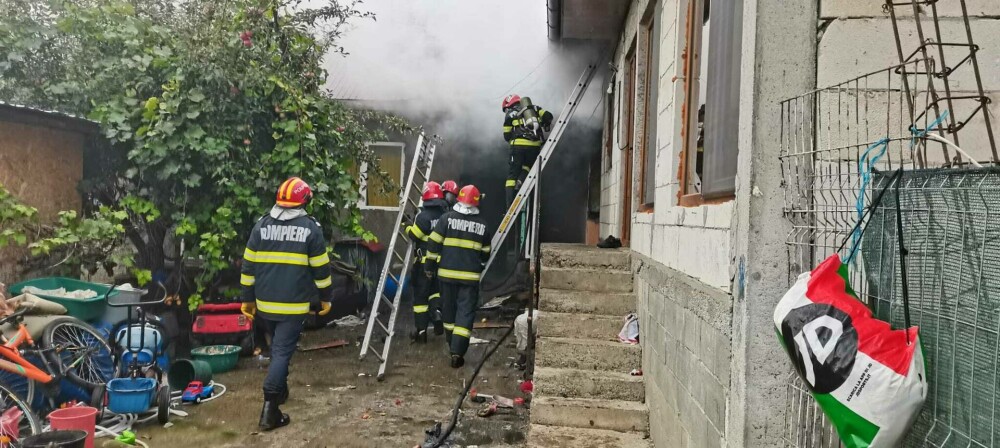 Incendiu la o casă din comuna Voinești. Un bărbat nevăzător și cu picioarele amputate a murit carbonizat - Imaginea 7