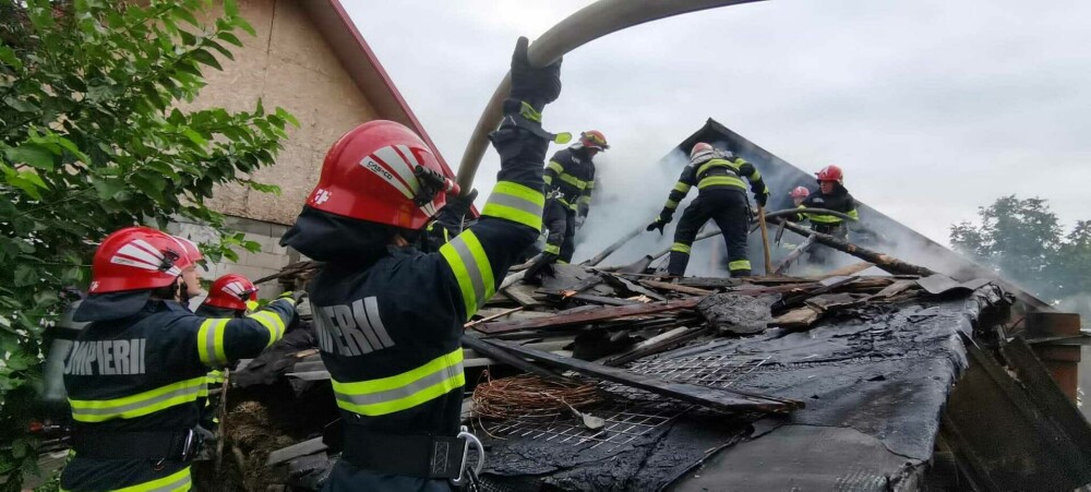 Incendiu la o casă din comuna Voinești. Un bărbat nevăzător și cu picioarele amputate a murit carbonizat - Imaginea 2