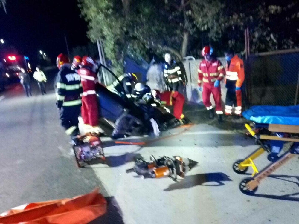 Accident grav în Vâlcea: Un bărbat a murit, iar un copil de trei ani va fi transportat cu elicopterul la spital - Imaginea 5