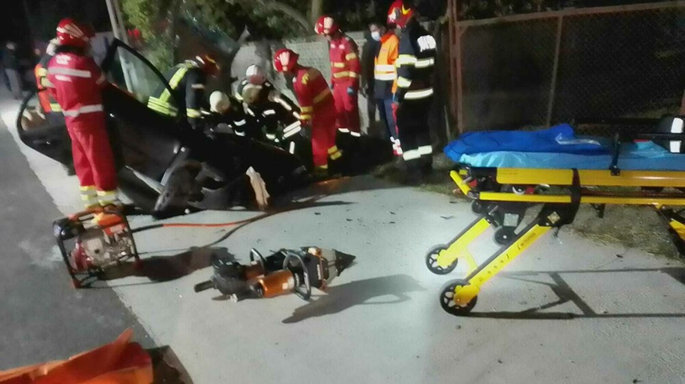 Accident grav în Vâlcea: Un bărbat a murit, iar un copil de trei ani va fi transportat cu elicopterul la spital - Imaginea 3