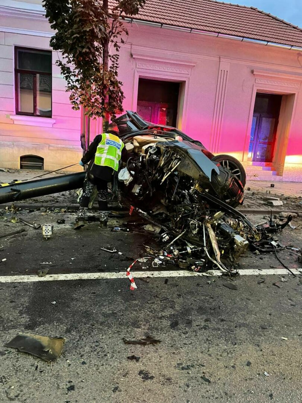 Accident șocant în Cluj. Un șofer de 25 de ani s-a izbit de un stâlp și a murit pe loc, după ce a pierdut la păcănele | FOTO - Imaginea 4