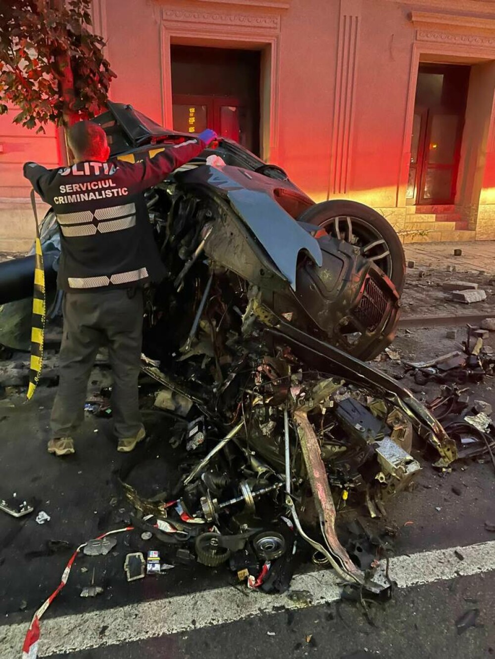 Accident șocant în Cluj. Un șofer de 25 de ani s-a izbit de un stâlp și a murit pe loc, după ce a pierdut la păcănele | FOTO - Imaginea 3
