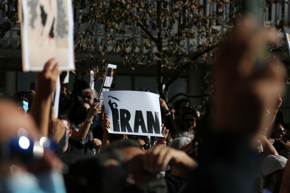 Protestele din Iran au continuat și duminică. Cel puțin 41 de oameni și-au pierdut viața până acum | GALERIE FOTO - Imaginea 22